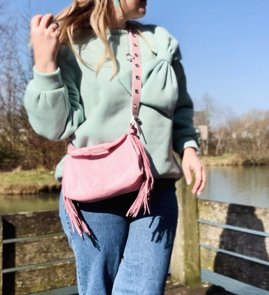 Pink shoulder bag with fringes
